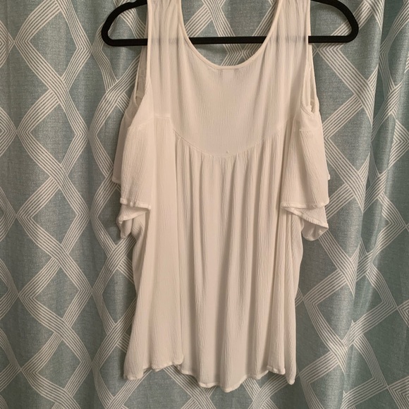 Torrid 4x cold shoulder white top - Picture 4 of 4